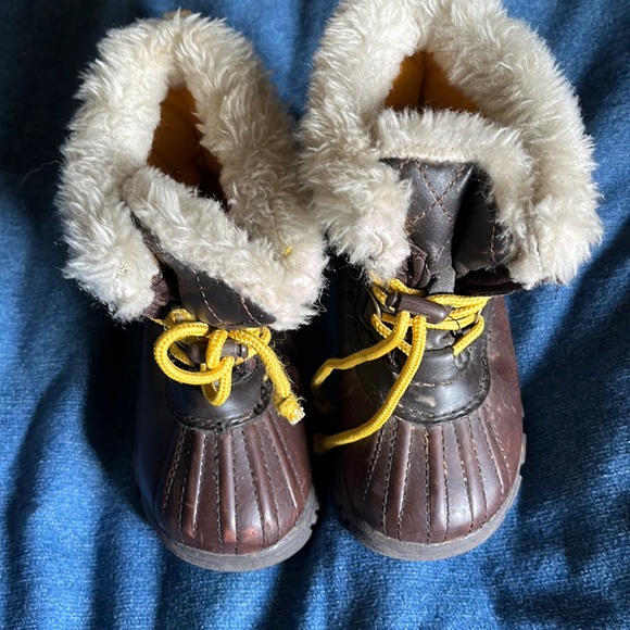 Winter boots - toddler size 8 - $13 - Picture 1 of 7